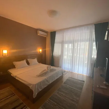 Lakeside * Mamaia