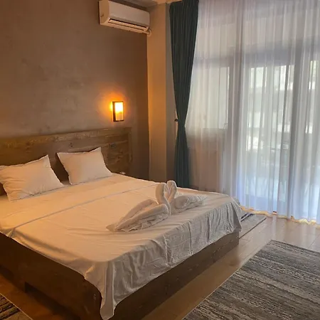 Lakeside * Mamaia
