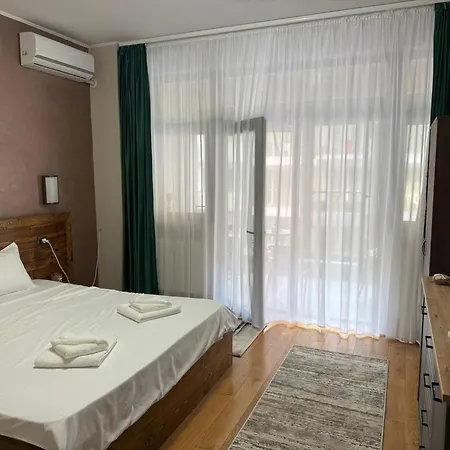 Lakeside Mamaia